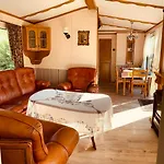 Dolina Smokow Na Polwyspie 게스트하우스 Przyton